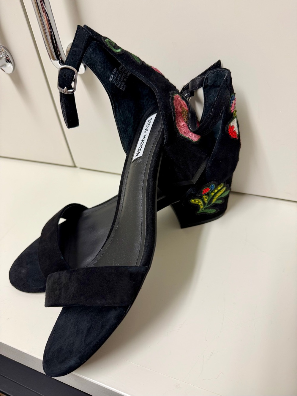 Steve Madden Inca Black Suede Embroidered Floral Block Heel Sandals Size US 8.5 - Picture 9 of 11